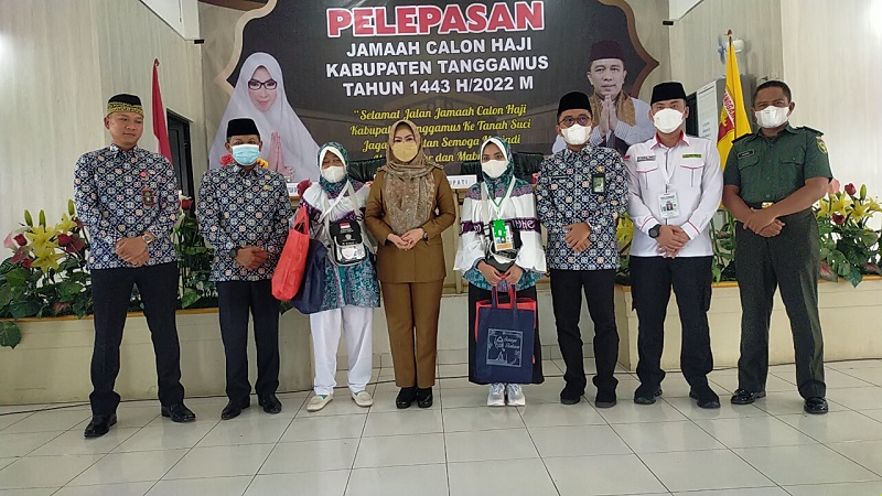 Bupati Tanggamus Melepas Jemaah Haji ke Tanah Suci