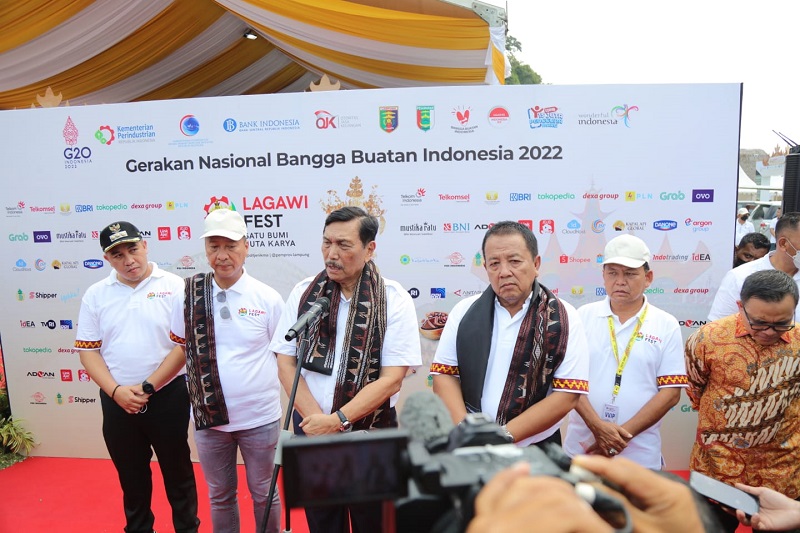 Menteri Koordinator Bidang Kemaritiman dan Investasi (Menko Marves) Luhut Binsar Pandjaitan bersama Menteri Perindustrian (Menperin) Agus Gumiwang Kartasasmita dan Gubernur Lampung Arinal Djunaidi mengkampanyekan Gerakan Nasional Bangga Buatan Indonesia (Gernas BBI) dengan membuka Lagawi Fest 2022.