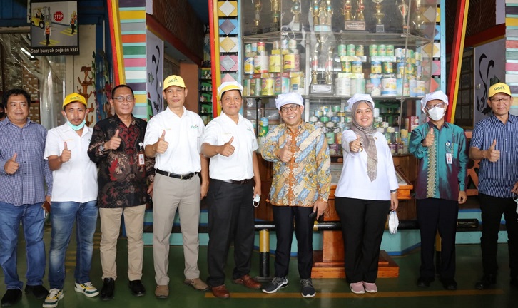 Wagub Chusnunia Dampingi Mendes PDTT Kunjungi PT. Great Giant Pineapple