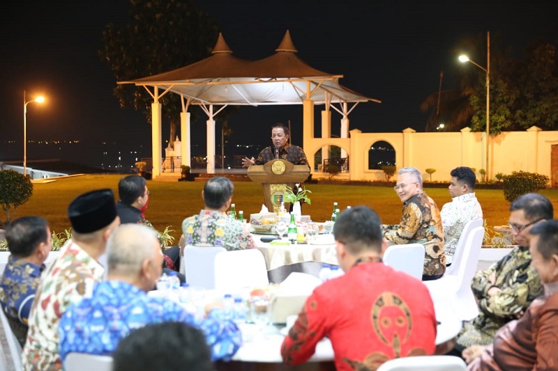 Gubnernur Arinal mengimbau kepada para pimpinan partai politik untuk mampu menjaga kesabaran dan pengendalian diri serta tidak melakukan langkah-langkah politik yang memanaskan situasi politik.